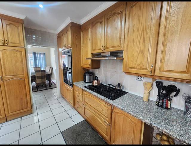 4 BEDROOM TOWNHOUSE FOR SALE IN NEW REDRUTH